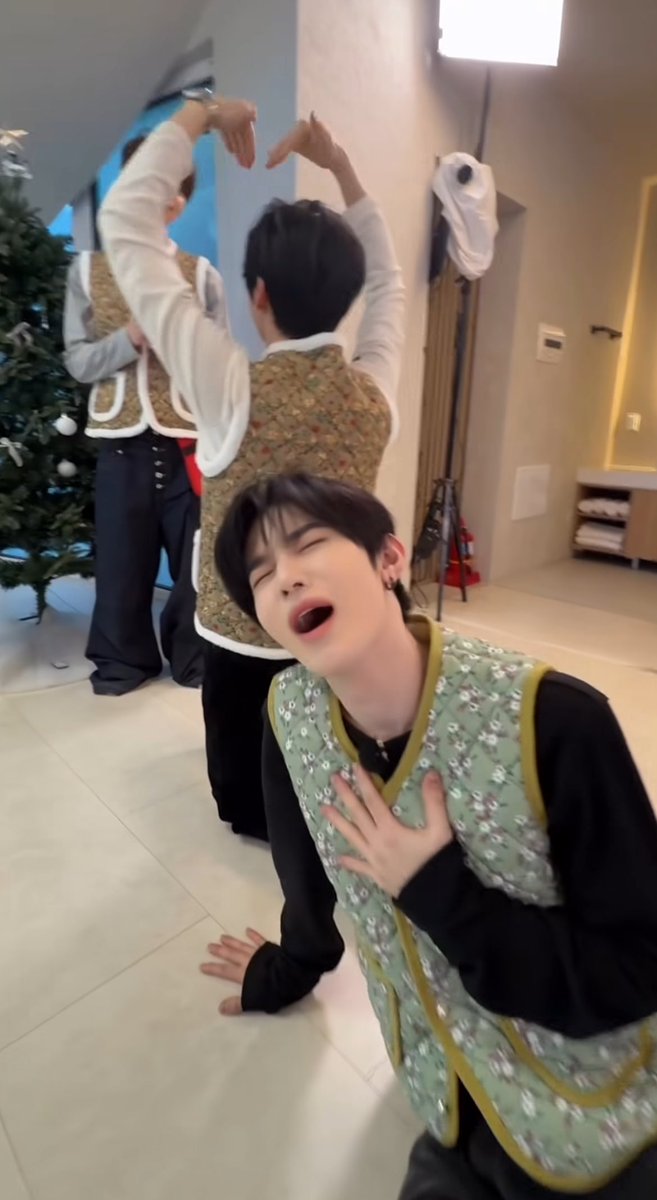 biiinluv's tweet photo. 어떻게ㅠ이런 구도가 https://t.co/aJUtGXp2SG