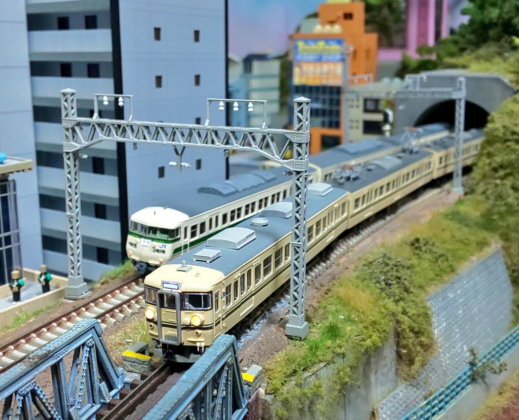 Tomix製の福知山色タイプ115系。 20年位前に新宿の「さくらや」で購入