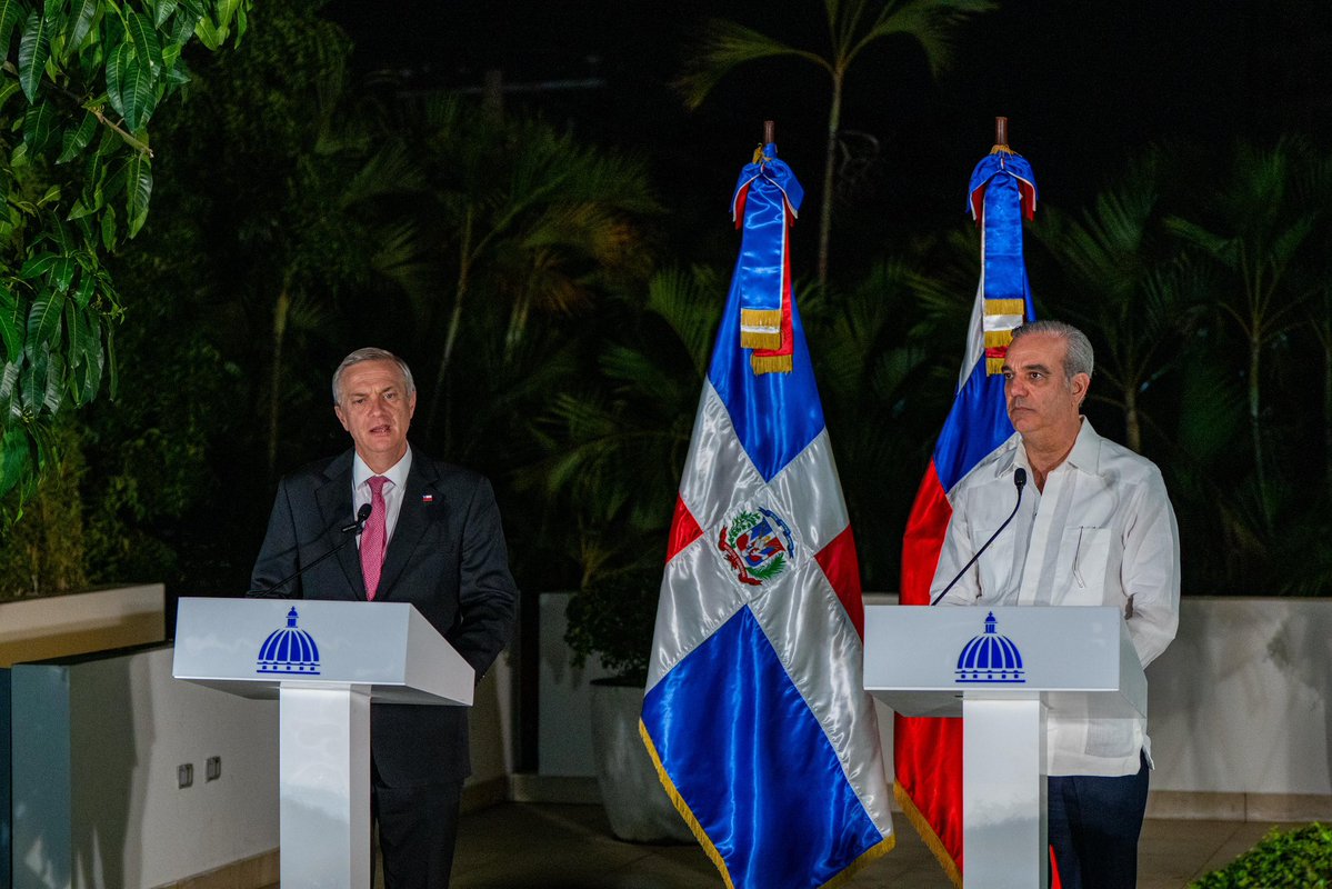 Larga y provechosa jornada en República Dominicana junto al Presidente <a href="/luisabinader/">Luis Abinader</a> . Chile tiene mucho que aprender del trabajo serio y consistente de esta gran nación centroamericana.