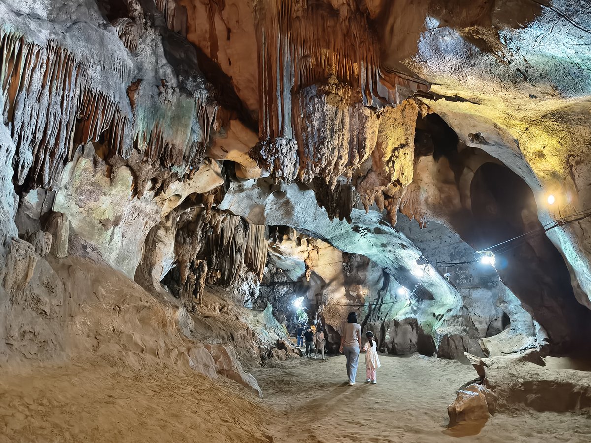 budgetcatcher's tweet photo. Wat Tham Chiang Dao – A Sacred Journey into Thailand’s Hidden Mountain World.

If you’re exploring northern Thailand and want to experience something truly special beyond the usual tourist routes, Chiang Dao Cave Temple (Wat Tham Chiang Dao) should be high on your list.

A Cave with Over 400 Years of History!
Located at the foot of Doi Luang Chiang Dao, Thailand’s third highest mountain, this sacred cave temple combines nature, history, and spirituality in one fascinating place. It’s only about 70 km north of Chiang Mai, making it a perfect half-day or full-day trip by car or scooter.

Practical Tips for Visiting Chiang Dao Cave:
🕯️ Bring small cash for entrance and guide fee.
👟 Wear good shoes – the cave floor can be slippery.
👕 Dress respectfully (it’s an active temple).
📸 Photography is allowed, but be respectful.
🛵 Best reached by car or scooter for full flexibility.

Get more details: 
https://t.co/XtpjVMA5rn

The best way to visit Chiang Dao Cave and explore the region is with your own car or scooter. No schedules, no stress – just pure freedom.

Check our car & scooter rental rates, feel free to contact us:

BudgetCatcher
Car & Motorbike Rental Chiang Mai
Phone/WhatsApp: +66 876 22 77 99
https://t.co/OX5A54PkO6
