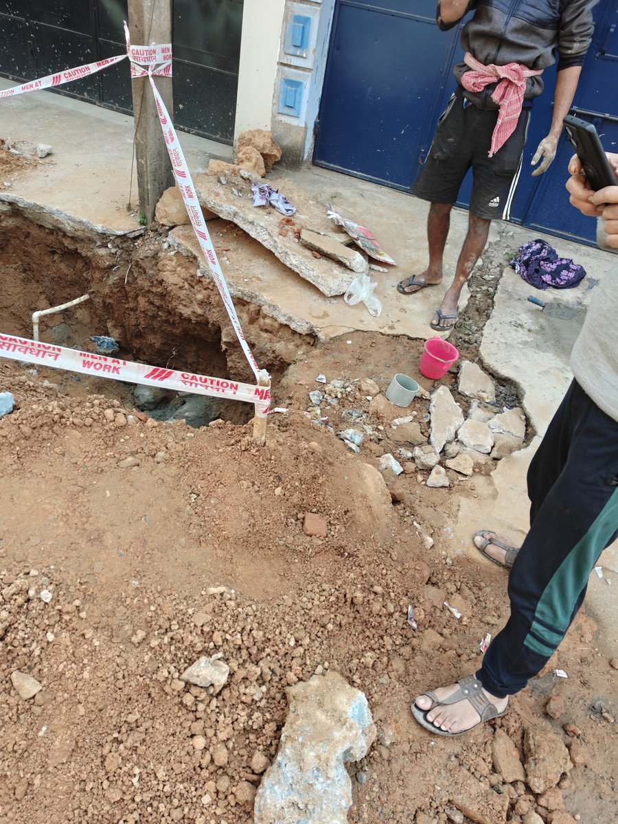 SatwikPradhan1's tweet photo. @RourkelaMC @BJP4Odisha @narendramodi 

RESULT OF DOUBLE ENGINE SARKAR

@gailindia uses unqualified vendors to lay gas lines and damaging Water &amp; Sewage lines. We are suffering since last 7 days now. This is after paying lakhs in taxes to the government.@bjd_odisha was way better https://t.co/aOvzYuhfVt