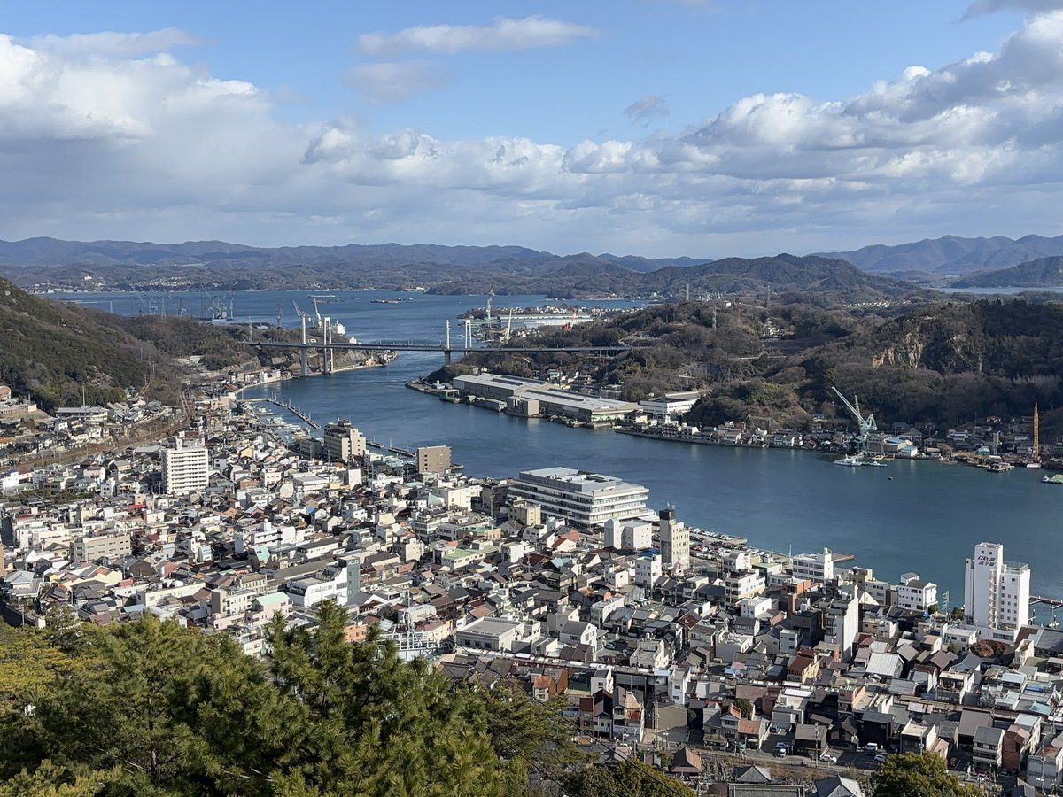 salt_t's tweet photo. 昼活
朝は寒波に負けました。太陽のありがたさを感じます。写真の句碑は山口誓子先生のものです。
#尾道　#尾道水道　#千光寺　#千光寺公園
#千光寺頂上展望台PEAK  #イマソラ
#尾道大橋　#新尾道大橋　#朝活　 #朝日
#ウォーキング　#walkingl  #天寧寺 https://t.co/Y1Yxoupl7w