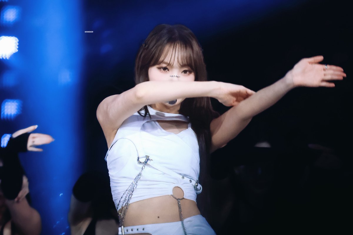 231225

#르세라핌 #LE_SSERAFIM 
#김채원  #KIMCHAEWON