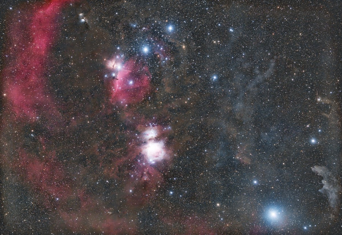 ゆうべ、夜半前後から晴れる予報だったので北茨城の小山ダムに遠征してきました。
予報に違い、22:30の月没頃から快晴となり、今年最後のチャンスとばかりオリオンの下半身を撮りました。
3時間露出の後半風が強く歩留まり50%でした・・・
フラットが微妙に合わず、周辺を若干トリミングしています。