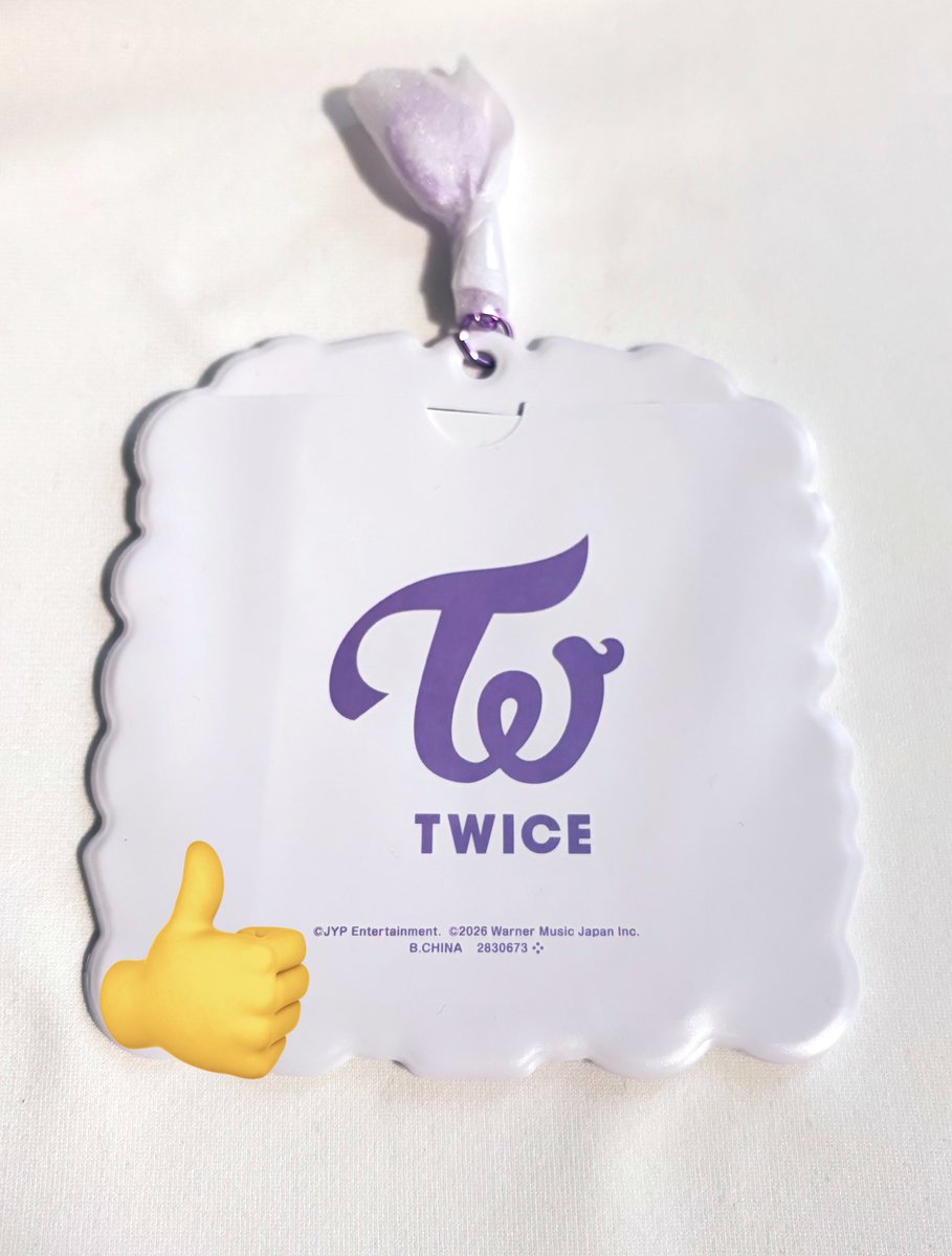 twice
カードホルダー

裏はこちら

最初に入ってるラブリーの
カードサイズは
こんな感じだから
入れるトレカ選びそう

金具も同色😍

TWICE LOVELYS