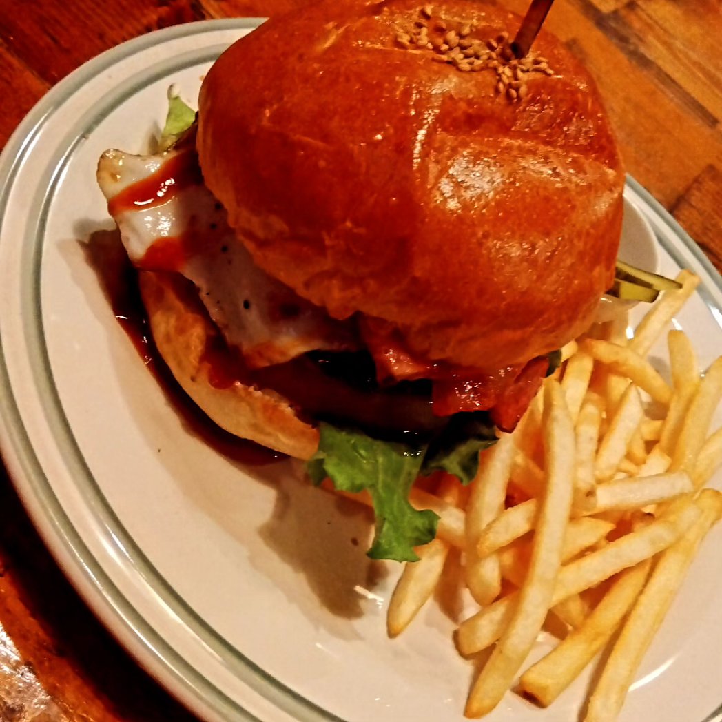 zero_57139's tweet photo. グルメバーガーコレクション24-25パート2🍔
川崎、自由が丘ともう一つ忘れてしまいましたが美味しかった🍴

2026年度も沢山のグルメバーガー🍔食べて投稿していきます😀

＃グルメバーガー＃東京＃神奈川＃川崎＃自由が丘 https://t.co/tOcfIA8Ja0