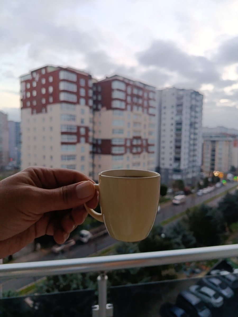 Kuş sesleri ile başlayan bir gün.

Keyifli pazarlar ☺️😌⛅

Günaydın ☕