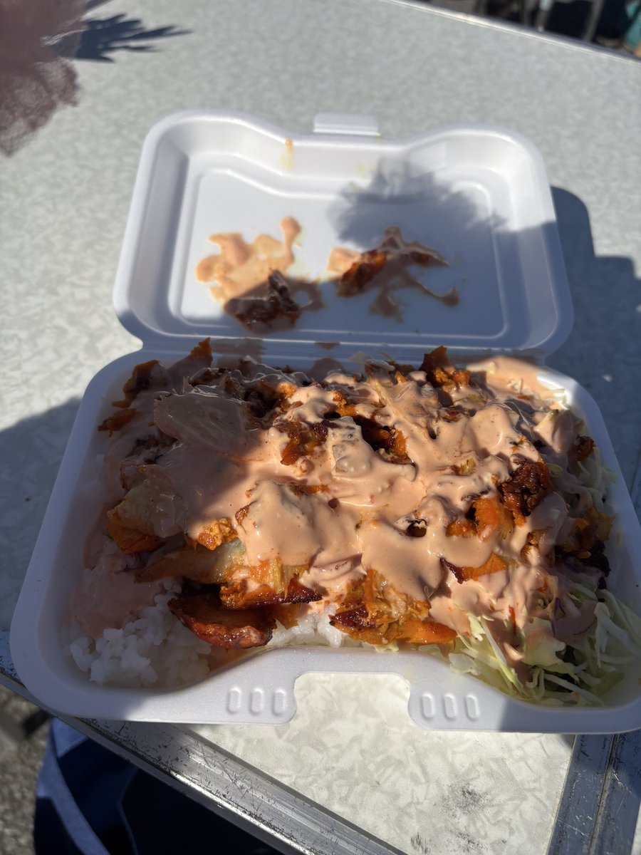 leonard_legend's tweet photo. お昼ごはんは西葛西のフリマに来ると必ず食べるケバブ🤤💕

今日はケバブ丼にしました❣️
キャベツもたっぷりだったよ😚
本当美味しかった😋💕
#西葛西 
#えどイン
 #えどインフェス
 #葛西 https://t.co/hHF9OG56wG