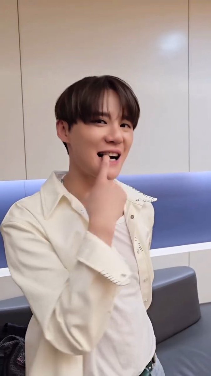 다 이거 시키네엥~
하더니 여자들이 시키는거 다시 뚝딱 해오는 남자