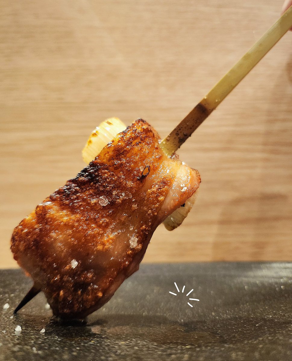 鶏皮の色気。艶めく。

 #鶏手羽肉の九条ねぎ焼
 #ソリレス

さてさて。
今夜もお時間合えば…
ぜひぜひ。

 #行徳 #焼鳥 #坊ちゃん #ホイス