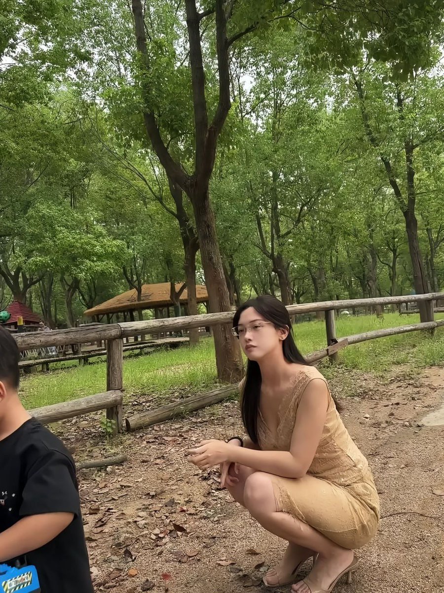 dddfhjuuio's tweet photo. 现终于不用在赶时间，而是把每个当下叠成纸船，或许纸船会沉，但至少，曾让水流记住过纸船的形状。 https://t.co/up03frgUzr
