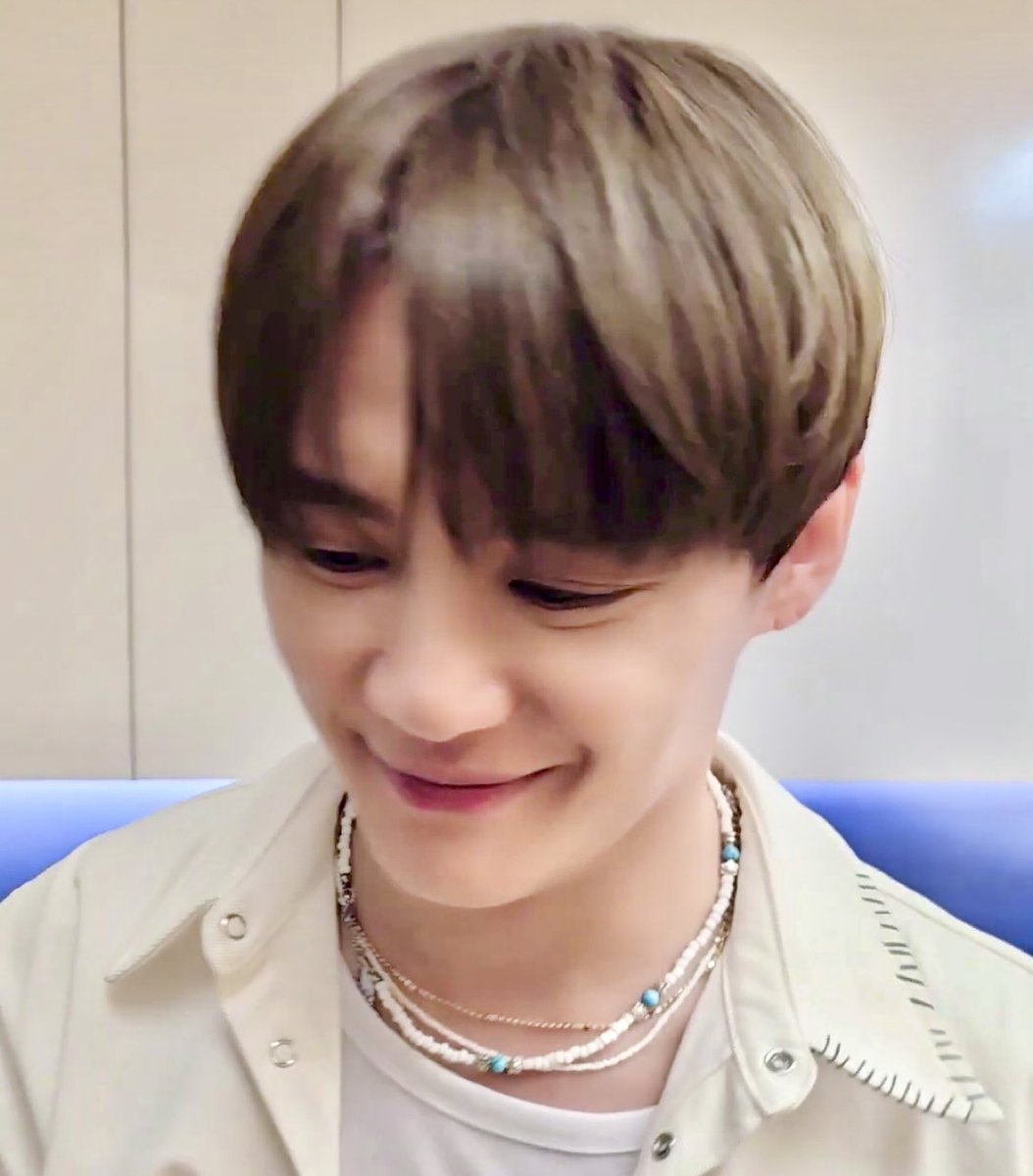 앙탈챌린지하는                           그냥
김준수                                        김준수