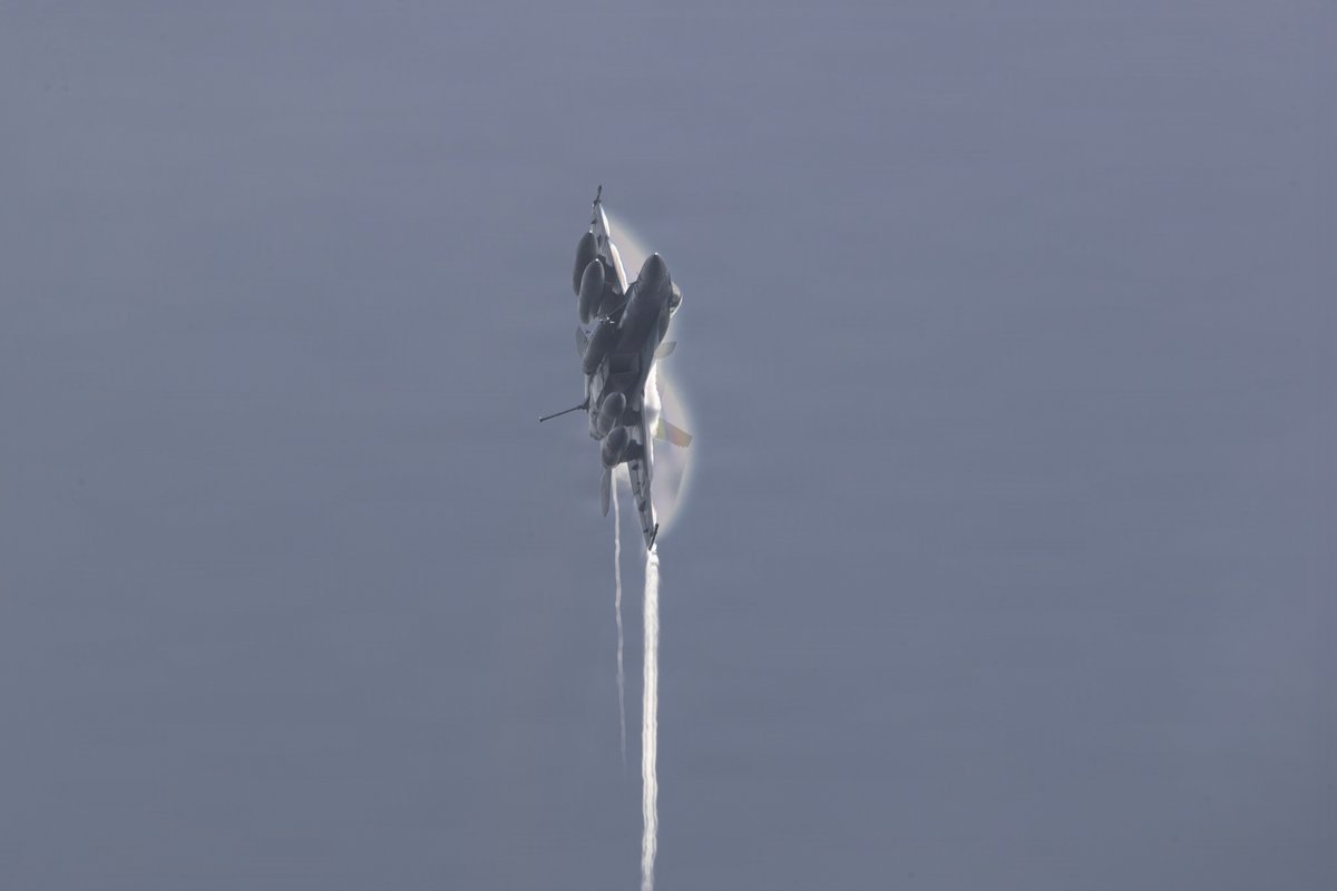 Flying to the limit! 

F/A-18E Super Hornet and F-35C Lightning II conduct flight operations from Nimitz-class aircraft carrier USS Abraham Lincoln (CVN 72).

#USNavy | #NavalAviation https://t.co/NTN869gthB