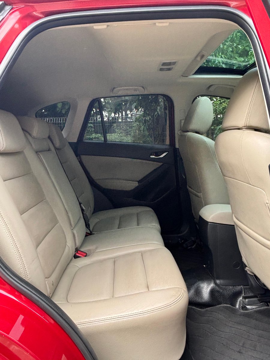 Siapapun yang naik Mazda CX5 Skyactiv taun 2014 ini pasti bakal keliatan kaya boss yang banyak utangnya

Panjenengan gabakal bisa ngerasain kenyamanan dari mobil ini apabila sedang pusing mikirin angsuran yang belom lunas kecuali panjenengan belajar ilmu ndableg

Nganggo mobil