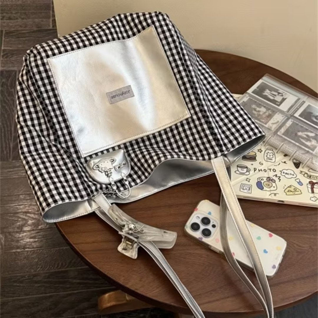 _maether's tweet photo. totebag 

a thread- https://t.co/7htigJcS6x