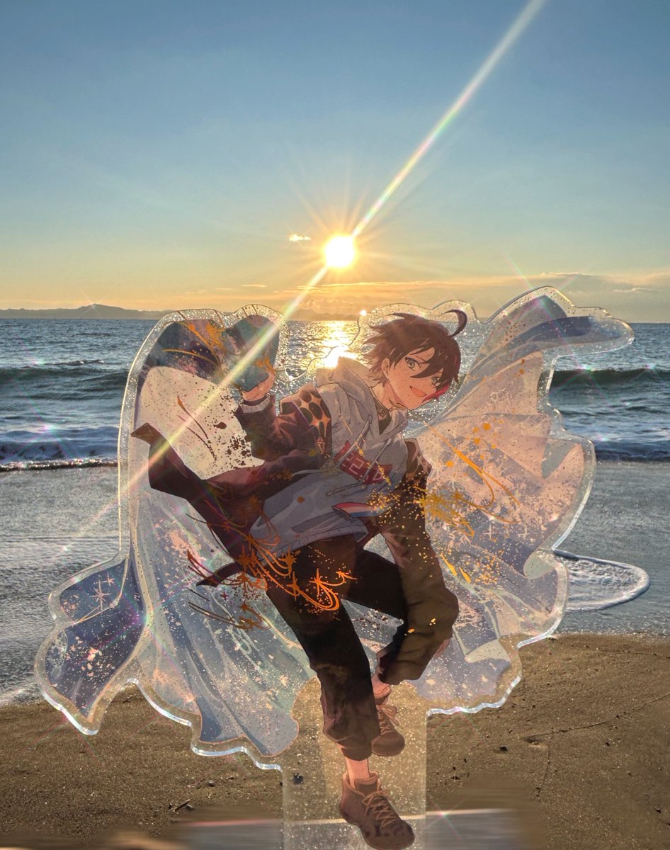 やっと明那のUniVerseアクスタを冬の朝の海に連れて行くことができた~！