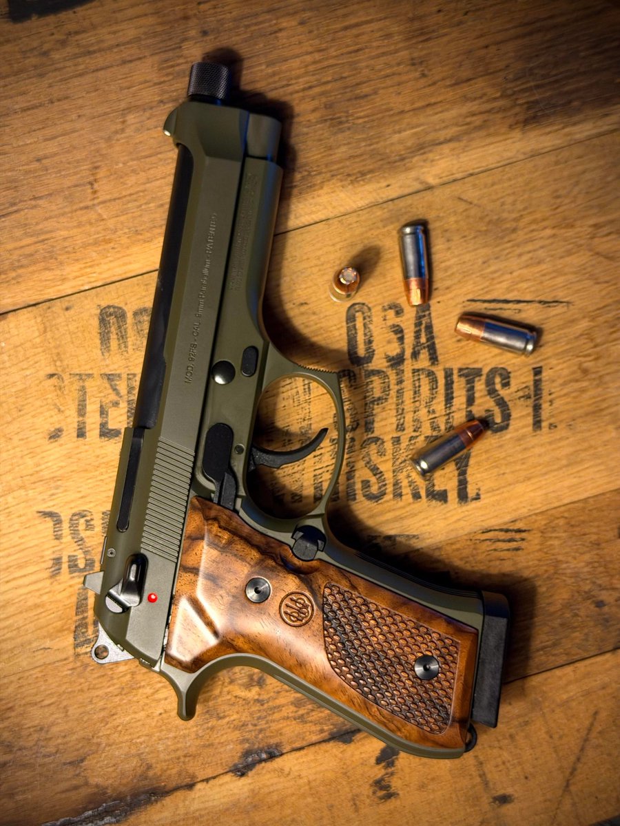 firearmsdaily_'s tweet photo. 🇮🇹 Beretta 92FS ODG
▫️9x19mm 
▪️sillyeagle11 https://t.co/7pBHXC38We