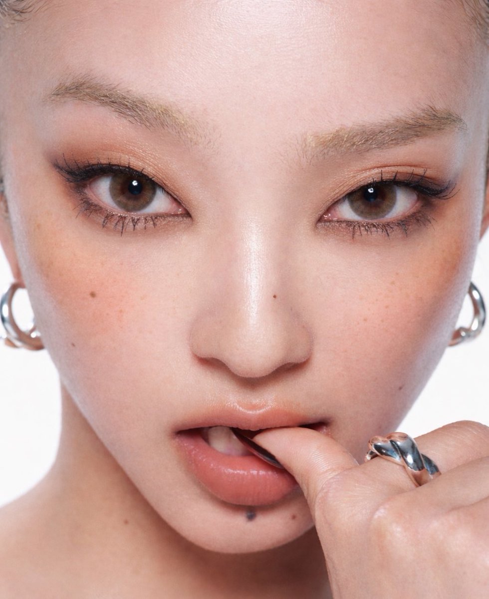 hi_yebbi's tweet image. 웨이크메이크 로고 지우고 예쁜 얼굴만 #wakemake #kyoka