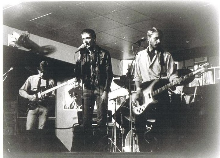 mikepunk1977's tweet photo. On this date in 1978, Joy Division (@joydivision) played their first live show at Pips Disco in Manchester, England #punkrock 

@NewWaveAndPunk | @LydiaXTrueblood | @PunkRockClub @bridcarl https://t.co/VUSVmUGx70