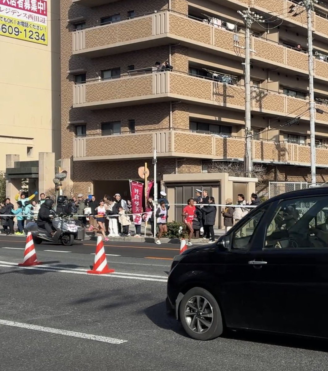 RyohStrummer's tweet photo. 大阪国際女子マラソン、最初からずっと観てたけど矢田みくに選手すごかった！
笑顔がいいねー
居ても立っても居られなくなって急いで沿道まで応援にいきましたとさ https://t.co/DEITTYVb5k