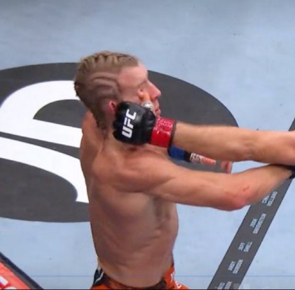 Esarasake12's tweet photo. @ufc please call this. These eye pokes change the entire fight every time. When are you going to do something about this???? @PaddyTheBaddy https://t.co/ItRcVqwC7r