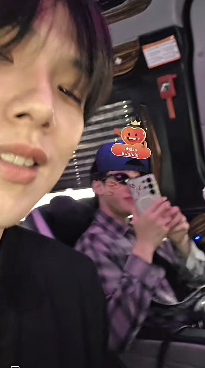 finnerwouldsay's tweet image. ชอบออฟโรดมาก 55555 อู๋ฟ้องว่าออฟโรดแกล้งตี เจ็บอย่างนู้นอย่างนี้แต่พออู๋หันกล้องไปออฟโรดกำลังถ่ายคลิปอยู่ เอาซิ ออฟโรดอัดไว้เลยว่ามีหลักฐานนะว่าไม่ได้แกล้ง เก่งมาก 5555555