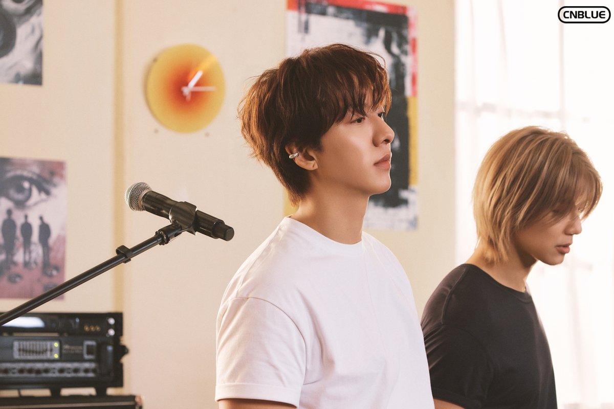 정신이 개인샷이면 이 정도 정성은 좀 보여주지 그랬니, 컨텐츠팀? 나노바나나로 5초면 가능한 일을.