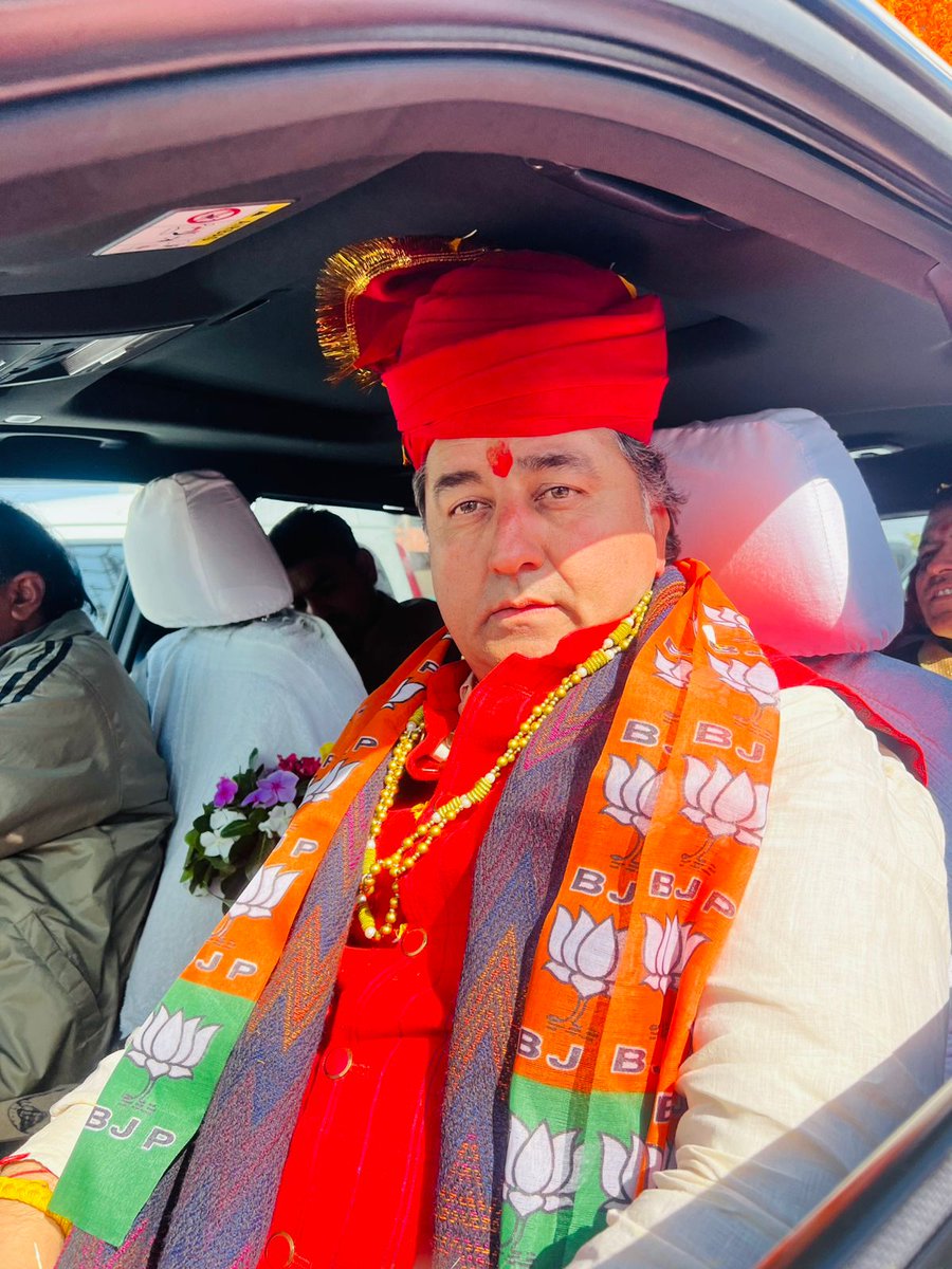 Satish_bish9e_'s tweet photo. #देवासी समाज ने माननीय मंत्री महोदय केके विश्नोई का साफा पहनाकर बहुमान किया..!!

#देवासी समाज का बहुत बहुत आभार 🙏 

#धन्यवाद_केके_विश्नोई https://t.co/C1qp290rot