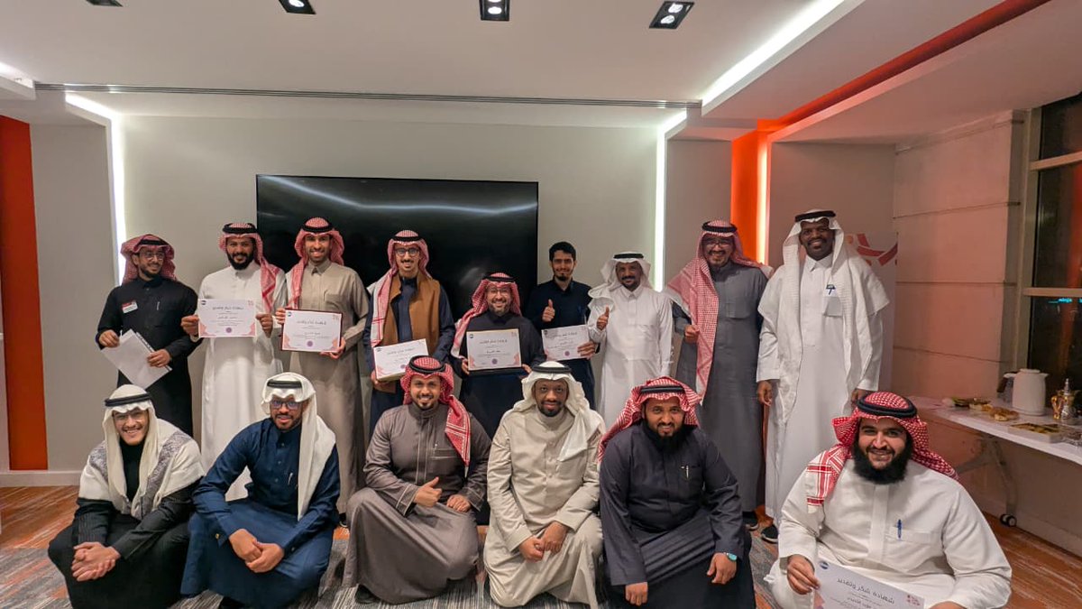 GoldToastmaster's tweet photo. 🏆ختام ممي�� للمسابقة السنوية – نادي الذهب🏆

مبارك للفائزين هذا الإنجاز المستحق🥇
أبدعتم، وألهمتم، ورفعتم سقف التميز في #الخطابة و #الإلقاء.
كل الشكر والتقدير لجميع المشاركين… وجودكم بحد ذاته فوز، وشجاعتكم في الوقوف على المنصة هي الخطوة الأولى للنجاح الحقيقي🌟
#نادي_الذهب https://t.co/aXvyYQJjzV