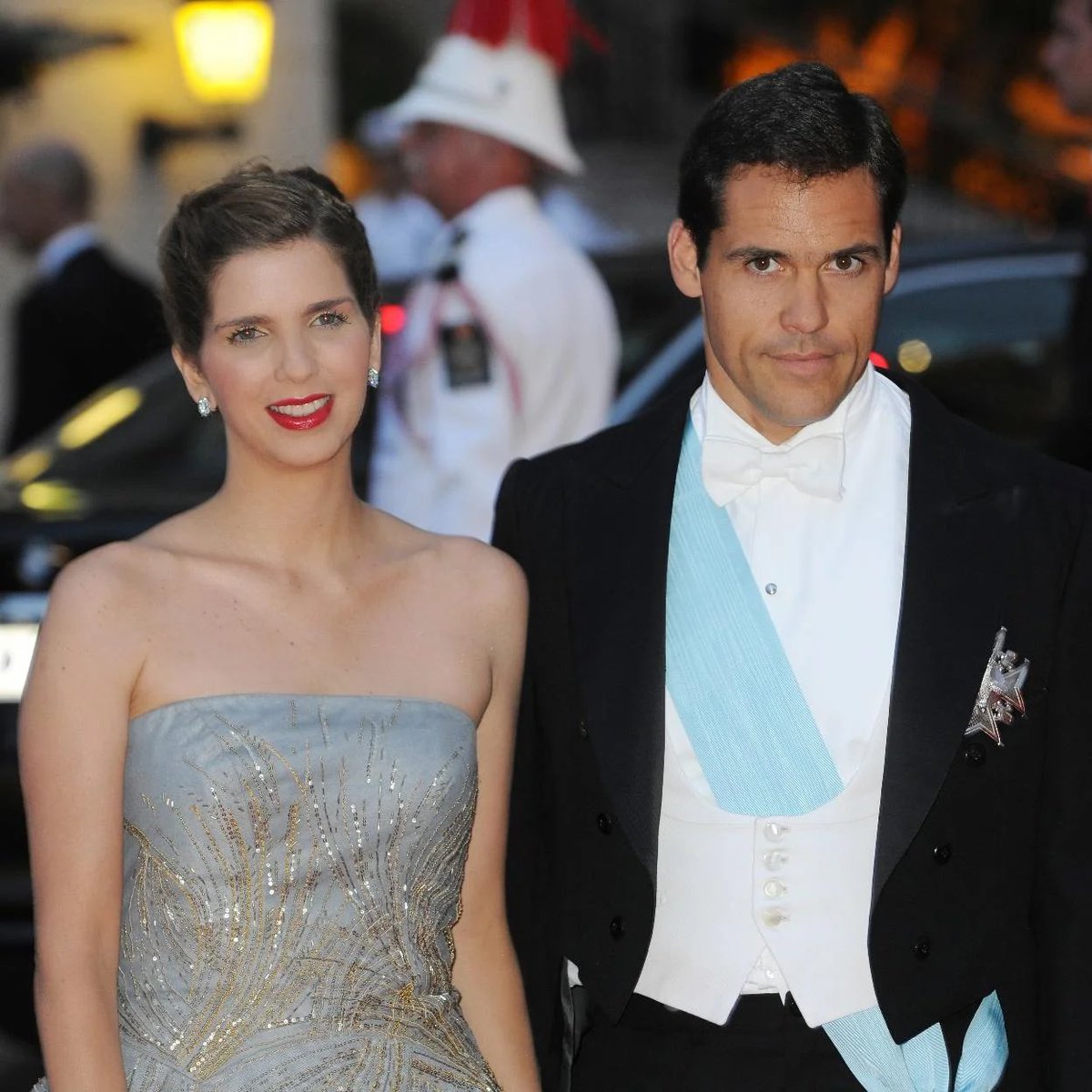 Oui, il y a un roi en France. C'est Louis XX mais il n'est pas encore sur le trône de France.
#viveleroi
#vivelafrance