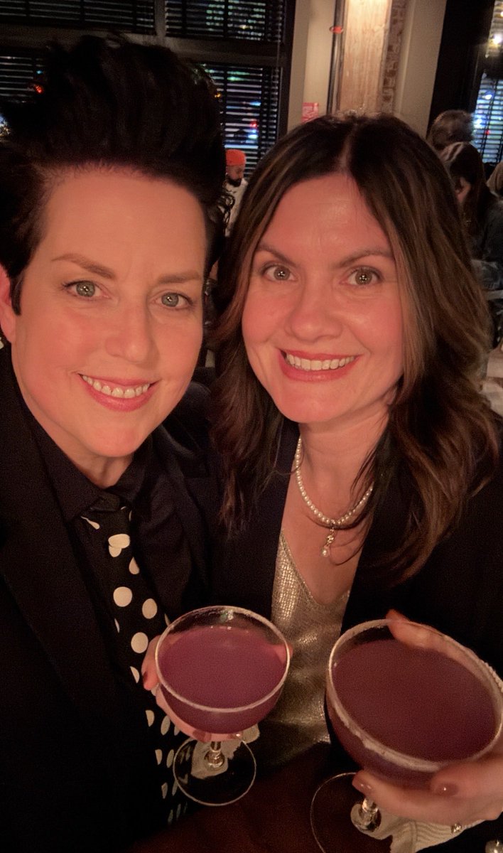 Then and now. 3 years later. 😭💕 <a href="/1CreativeJedi/">JEĐi ΔΜY 🌈</a> #lovewins #thelword #betteporter #jenniferbeals #laurelholloman #tinakennard #tibette #A2 #wives