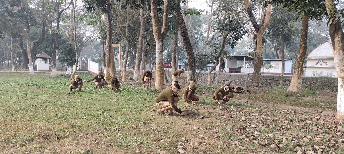 27thapbn's tweet photo. Observed Shramdaan Ravibaar at 27th A.P. Bn campus promoting cleanliness, unity and responsibility.

@CMOfficeAssam @assampolice @DGPAssamPolice @bandakalucky https://t.co/Gdjich8pzv
