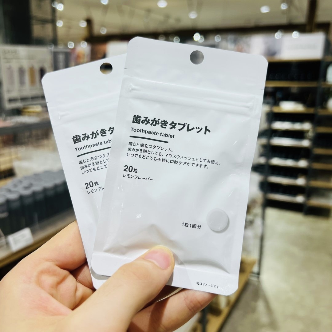 muji_net's tweet photo. 歯みがき粉としても、マウスウォッシュとしても使える、噛むと泡立つタブレットです。

https://t.co/7tRMAZYfRl https://t.co/Err8kvvY4B