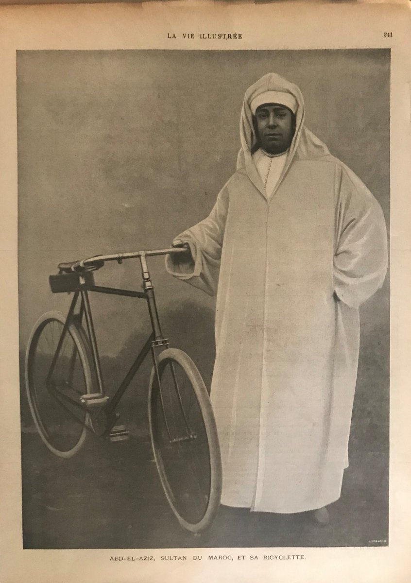 NutriTarek's tweet photo. @AlterCirta فرق كبير بمن باع بلادو من أجل دراجة 🚲 و من قدم جمجمته لتحرير بلاده 🇩🇿💪🌙 https://t.co/hVw7ROXx0f