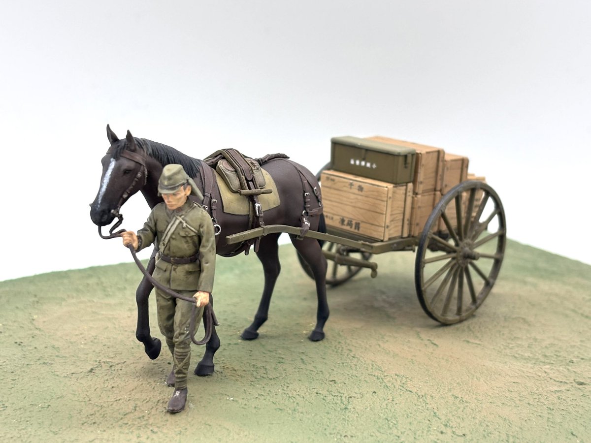 mewmew1001mew's tweet photo. ファインモールド 1/35 帝国陸軍軍馬輸送隊セット
三九式輜重車甲 完成しました

タミヤとクレオスの水性で塗装です。☺️ 

#finemolds #type39 #ija #horse #ファインモールド  #135thscale #creos #tamiya #vallejo #plasticmodels https://t.co/rbgWlCyRL8