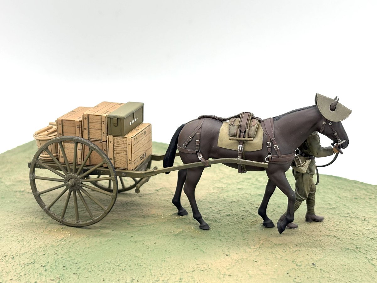 mewmew1001mew's tweet photo. ファインモールド 1/35 帝国陸軍軍馬輸送隊セット
三九式輜重車甲 完成しました

タミヤとクレオスの水性で塗装です。☺️ 

#finemolds #type39 #ija #horse #ファインモールド  #135thscale #creos #tamiya #vallejo #plasticmodels https://t.co/rbgWlCyRL8