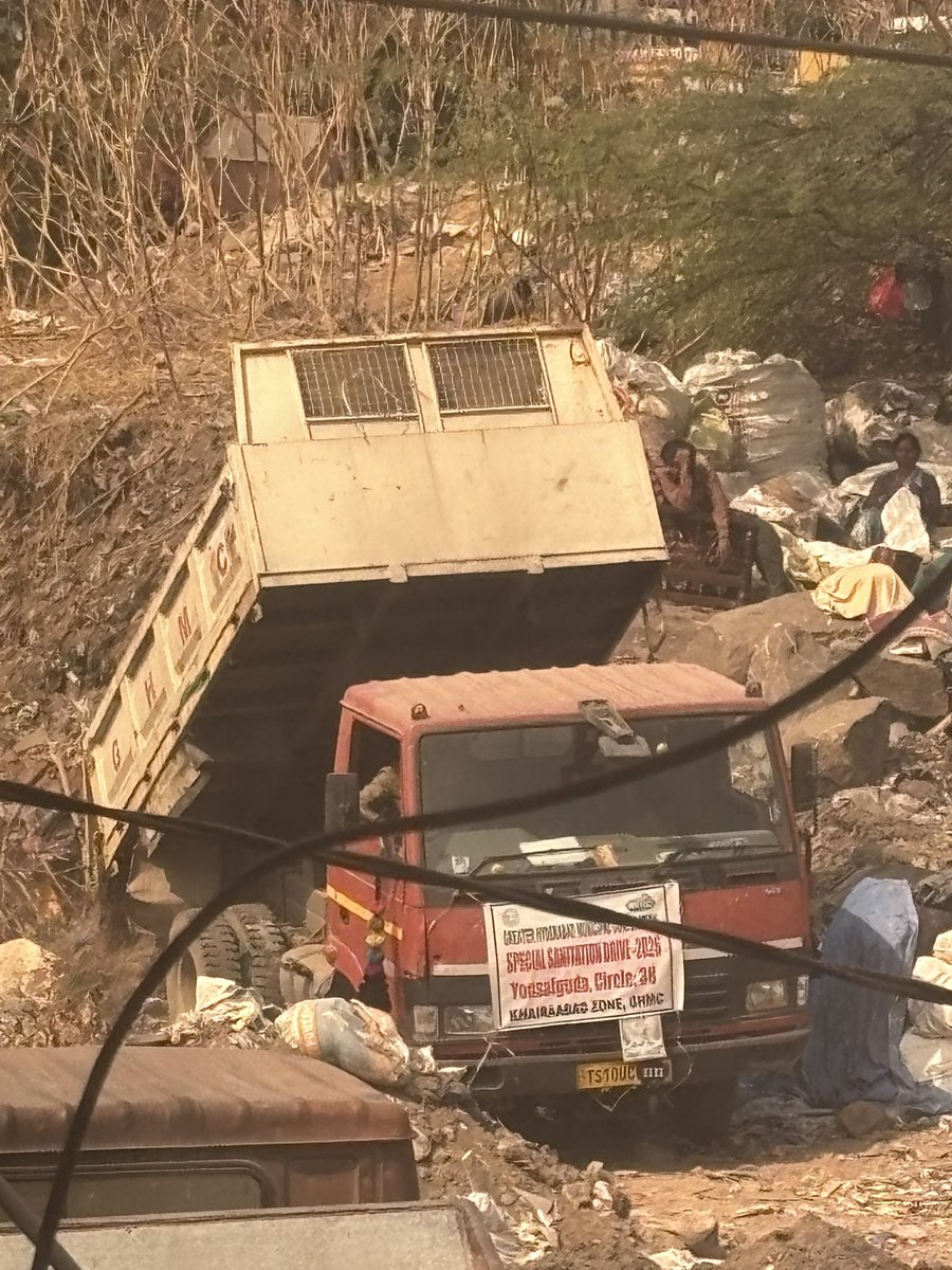 sharadhinagar's tweet photo. @ZC_SLP today morning at 11:30 where this SWM came up and dumping waste in the open land which already filled with trash. Please take an action on this.

@revanth_anumula 

Saradhinagar open land opp vijetha theatre road https://t.co/B7rYeKj3Mq