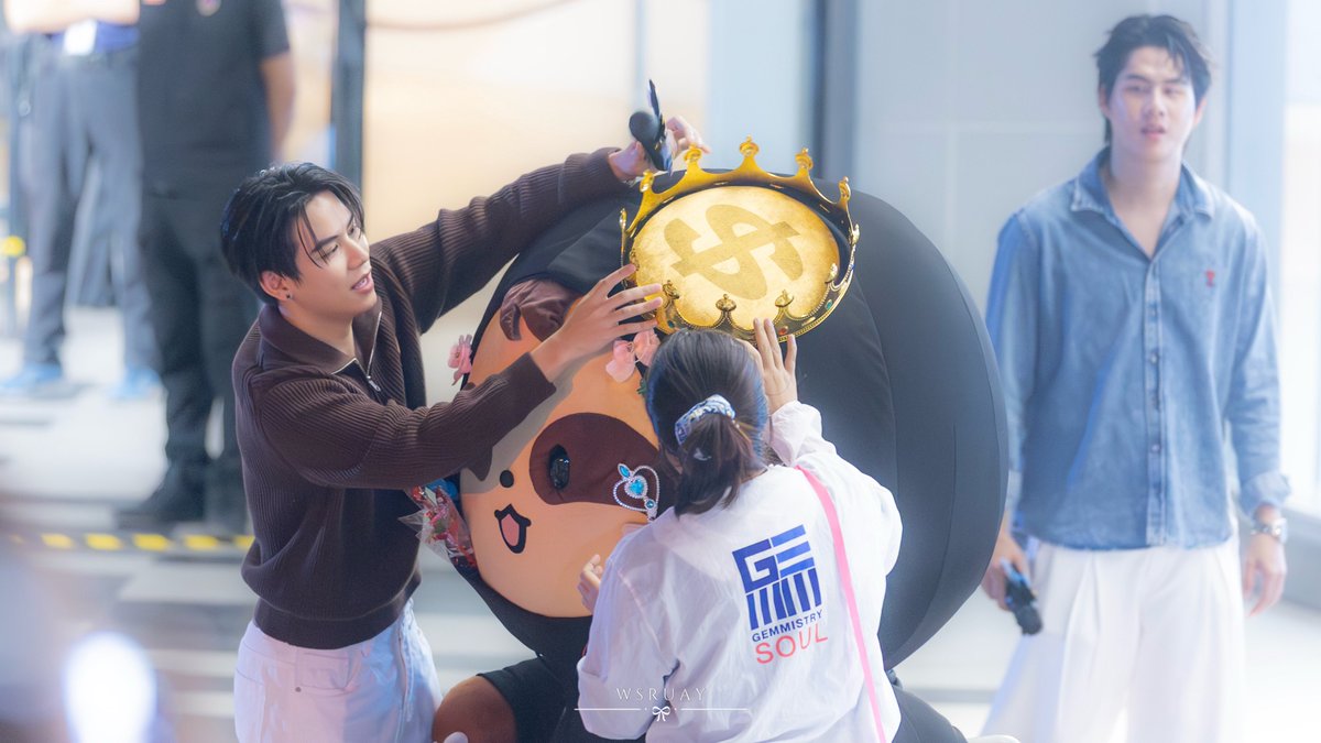 WSRUAY's tweet image. I had a lot of fun yesterday ✨ I was happy to see N'Winny and N'Satang 🩵🤍 I'm looking forward to seeing you again next time✈️

#สนามอ่านเล่น2026xWinnySatang
#winynny #satangks #SAMRUAY