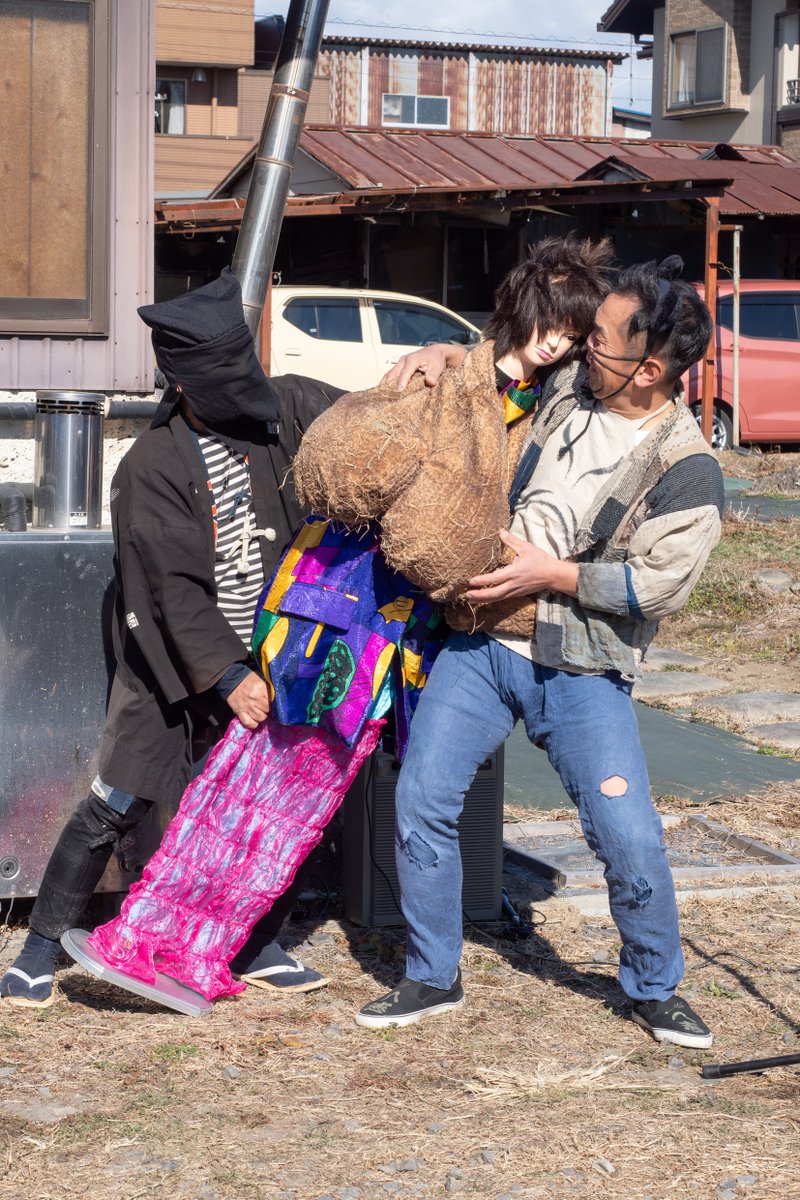 jaga2's tweet photo. 切腹ピストルズ倫敦巴里撮物帳』 出版記念新春直売会　
於：金崎宿

開会式 https://t.co/BJd2j5ajr7