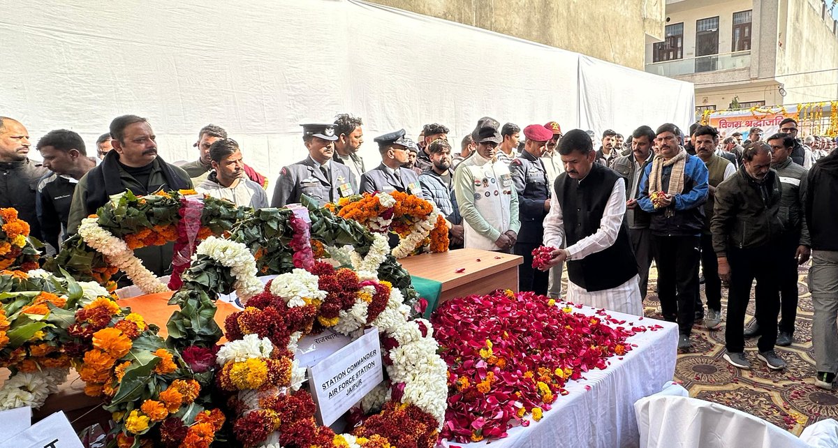 SharwanBagdiBjp's tweet photo. 📍 गोकुलपुरा (जयपुर)  

आज गोकुलपुरा पहुंचकर भारतीय वायुसेना के अमर शहीद, गरुड़ कमांडो विकास नरूका जी (भैसावता) को भावपूर्ण श्रद्धांजलि अर्पित की।

मातृभूमि की रक्षा के लिए उन्होंने अपना सर्वस्व न्योछावर कर दिया। उनका यह सर्वोच्च बलिदान राष्ट्र कभी नहीं भूलेगा और आने वाली पीढ़ियों को देशसेवा की प्रेरणा देता रहेगा।