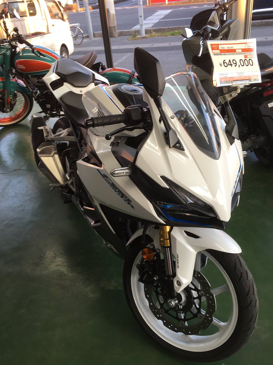 mdmotojp's tweet photo. 連日になりますが、本日も中古車速報！

大人気クォータースポーツの代表格HONDA CBR250RR！

現車は茂原店に展示中

お気軽にご来店くださいね

#エムディーモーターサイクルス #ロイヤルエンフィールド #ロイヤルエンフィールド千葉茂原 #バイク #バイク屋 https://t.co/GbWJNK4BWM