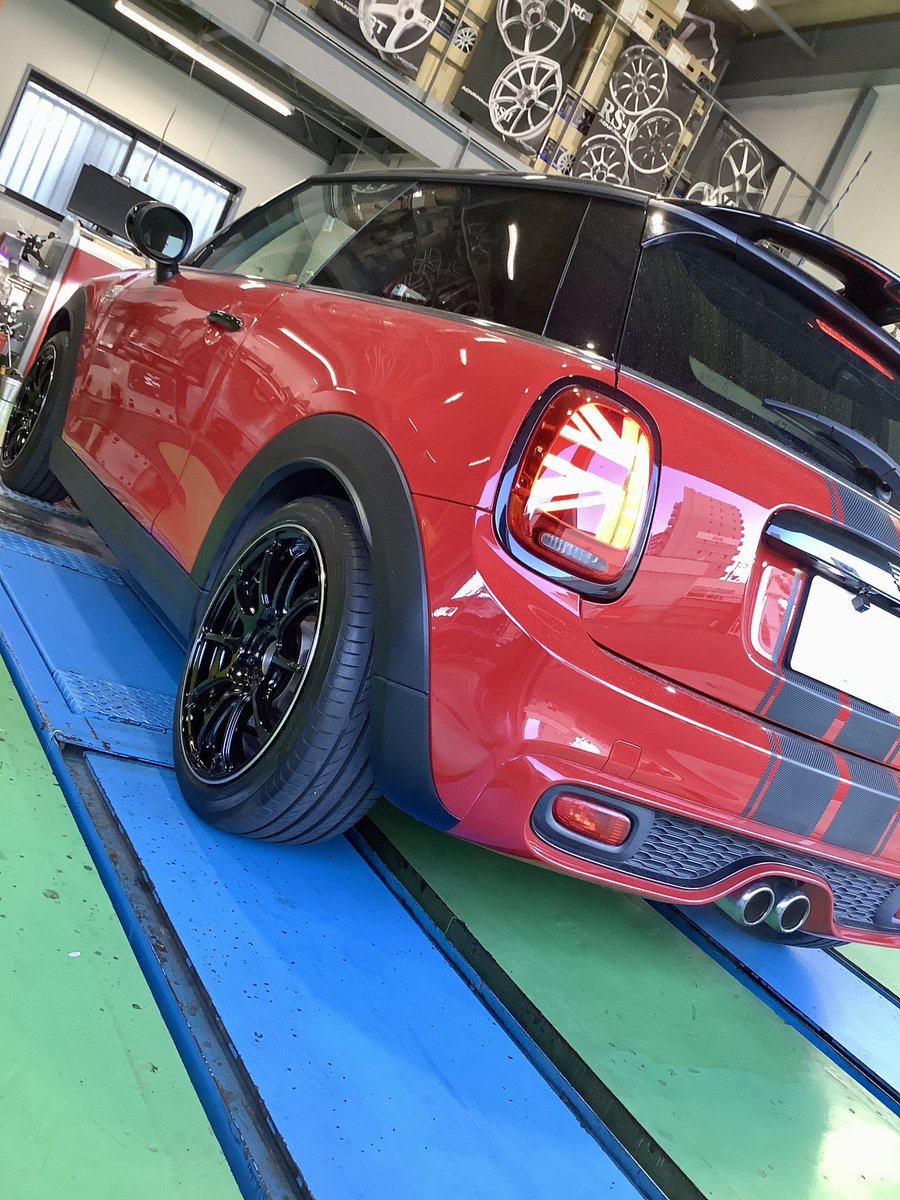 tgsakai9491's tweet photo. MINI F56 Coopersのお客様です!

【ホイール】
ADVAN RZII
(17 7.5J +48)
Racing Gloss Black &amp; Ring

の取付が完了しました！
この度はお買い上げありがとうございます

#タイヤガーデン堺
#yokohamawheel
#advanrz2 #advanracing
#minif56 https://t.co/V5kJyETfPi
