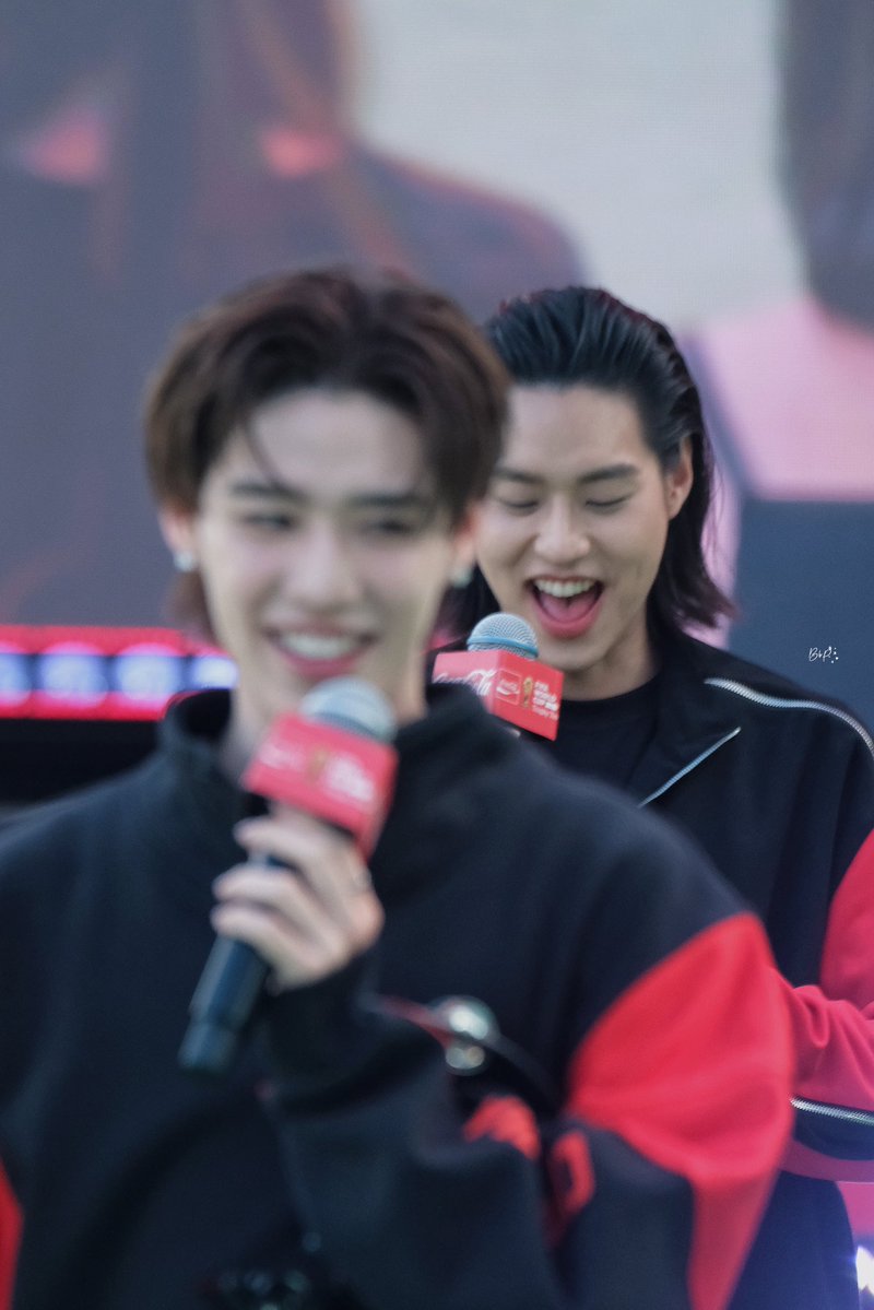 คนที่มีความสุขที่สุดดด 🤭🥰🤏🏻

#โค้กเปิดฟีลซ่าส์XPPKRIT 
#โค้กเปิดฟีลซ่าส์XBILLKIN 
#ppkritt #bbillkin