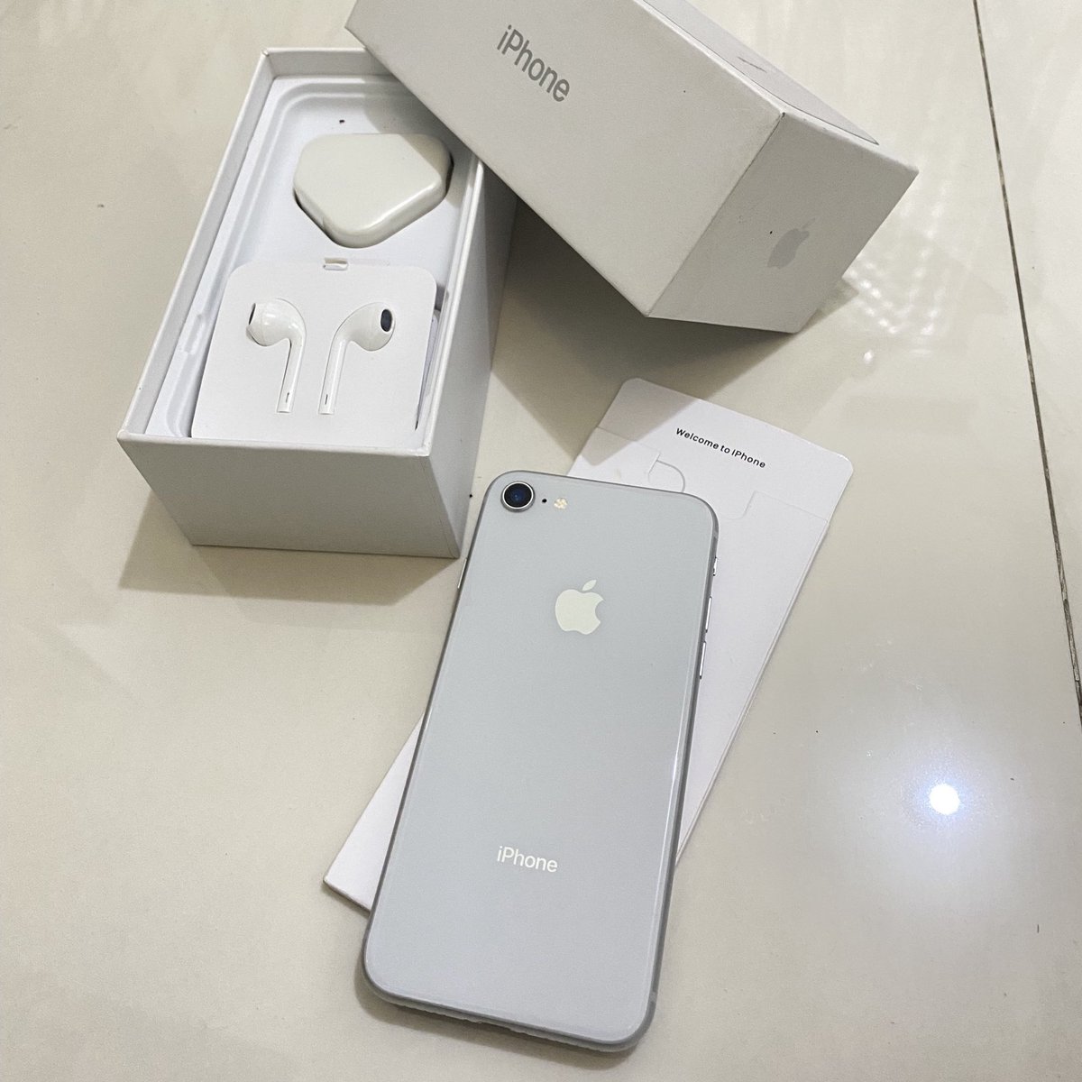 de__setiawan's tweet photo. @hrdbacot #lapakcot iPhone 8 256GB 
Fungsi normal semua
Kelengkapan seperti difoto

Minus baterai pernah ganti 1x, sisanya aman
Baterai Health 80%

Open di 2.4jt aja, lokasi Surabaya
Minat? Silakan DM https://t.co/ddL2FgsPfJ