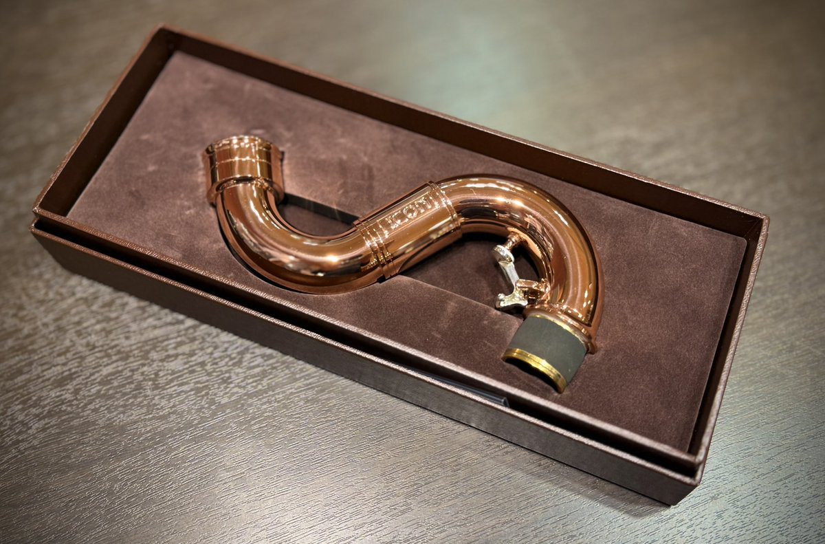 JEUGIA_APEX's tweet image. 【#OUTLET おすすめご紹介♪】  

＃クランポン      
BassCL  ICONネック (Tosca用)
(銅製ラッカー仕上)
 
価格：¥149,400(込)   
※傷ありの為特価

#中古楽器 #バスクラリネット 
#CLEARANCESALE 開催中✨