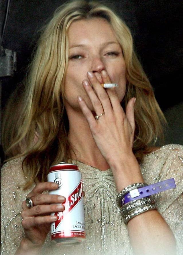 קראתי כתבה מרתקת על מירוץ חימוש הבינה המלאכותית במפגש של הכובענים בדאבוס ואפשר להסיק שכל שנה המציאות הולכת להשתנות אקספוננציאלית, כל מה שדגלאס אדמס ואסימוב ירקו על הדף הוא פייר גיים. אפשר גם להתעלם מכל מה שכתבתי אני סתם נגר אומן מתל אביב. הנה תמונה של קייט מוס חיה את החלום