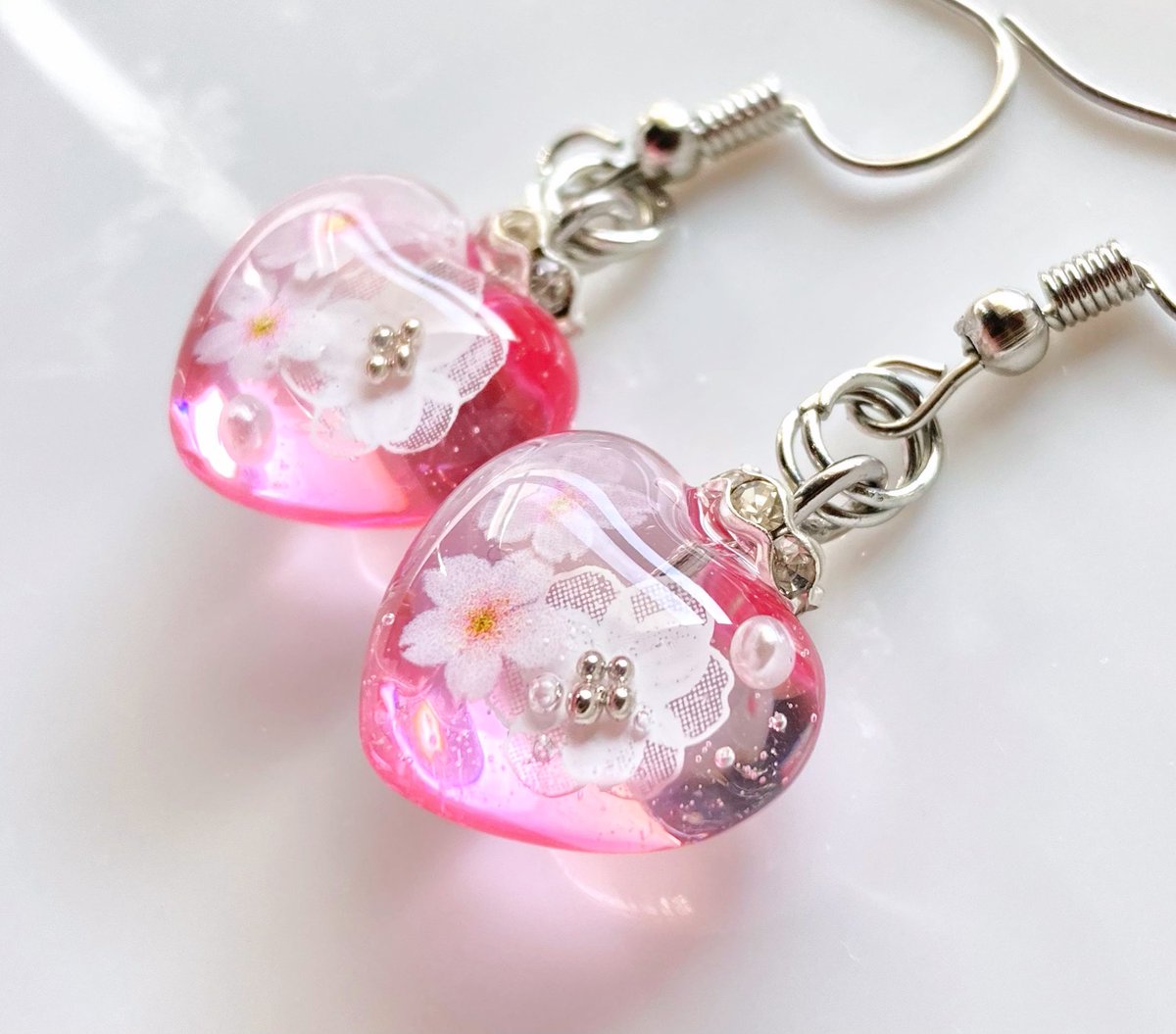 桜ピアスできました🌸
イヤリングにも変更可能です🌷
21時BASEにてお待ちいたしております✨️

#レジン  #ハンドメイド #ピアス #桜