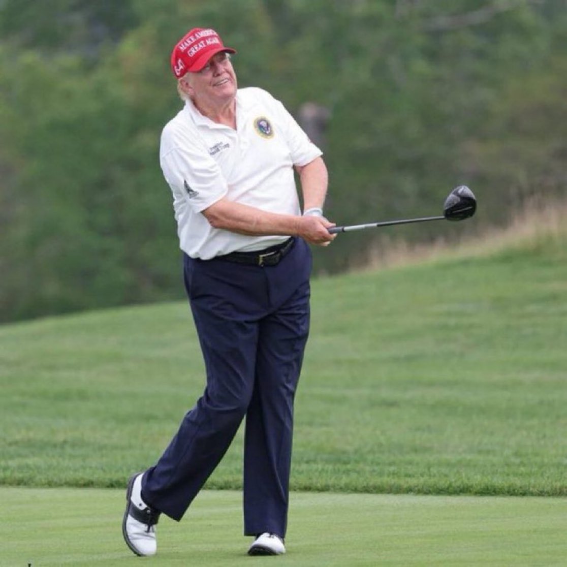 AVGirl4Life's tweet image. Don’t Lie

Does it bother you how often President Trump takes a day off to golf?