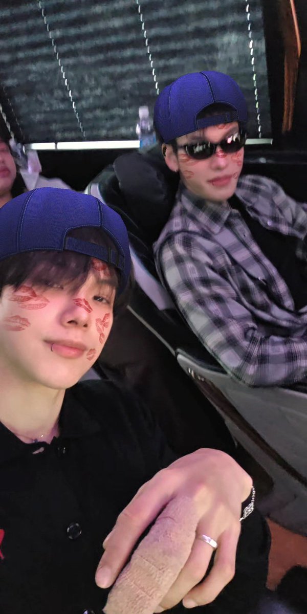 baXllnatural's tweet image. 260125 [TikTok Live oueiija] ต้าห์อู๋ พิทยา DAOU ft. ออฟโรด OFFROAD

🎯 14.22 min. youtu.be/-w7LEgWNnmM?si…

ขอไรก็ให้ว่ะ ขอให้จุ๊ฟหัวก็จุ๊ฟ ขอให้ซ้อเปย์ให้หน่อยก็เปย์ เป็นไรกันอ่อ? อ่อๆๆๆๆ เป็นแฟนกันนนนนน 😌🤍

#ต้าห์อู๋ #DAOU #oueiija
#ต้าห์อู๋ออฟโรด #DaouOffroad