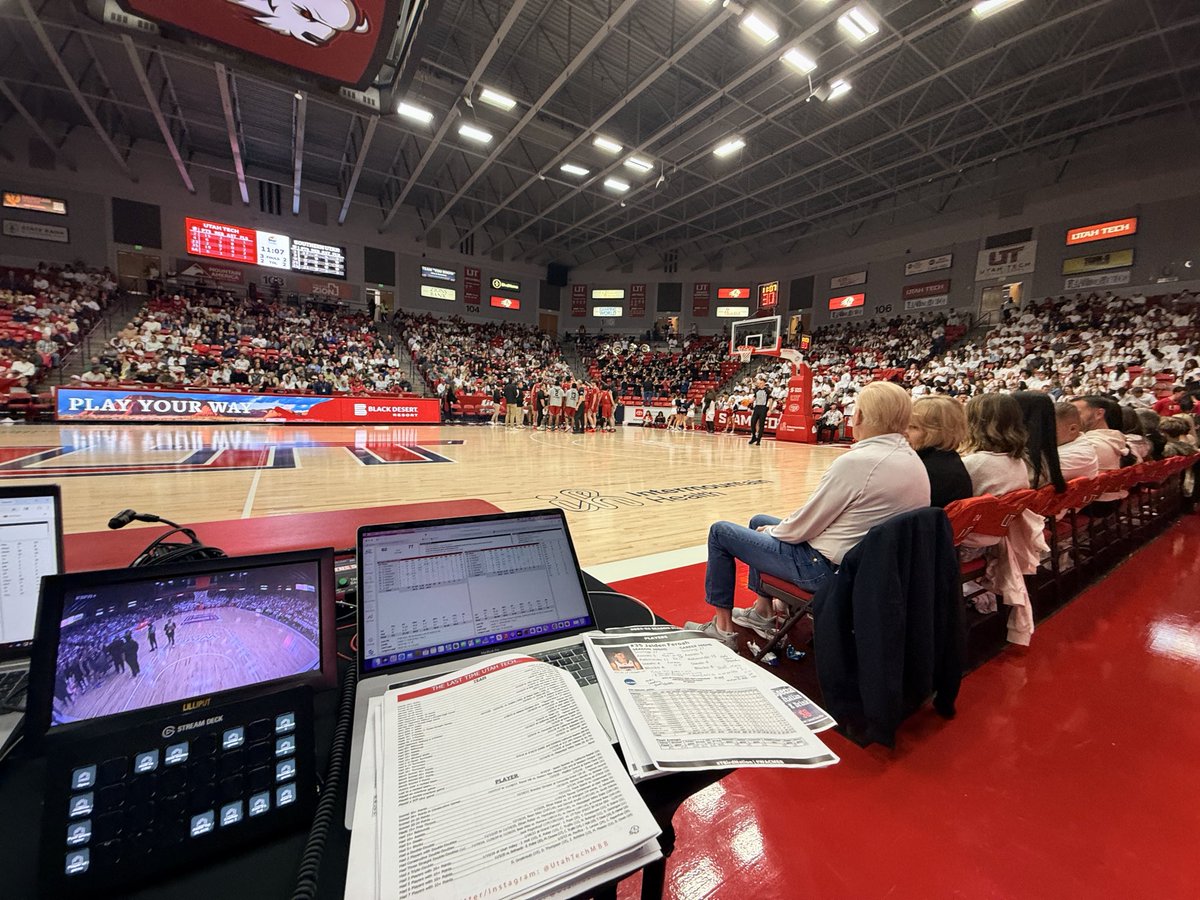 UTBlazers's tweet photo. Burns Arena was poppin’ tonight for another Trailblazers W! https://t.co/AKj45uGqKU